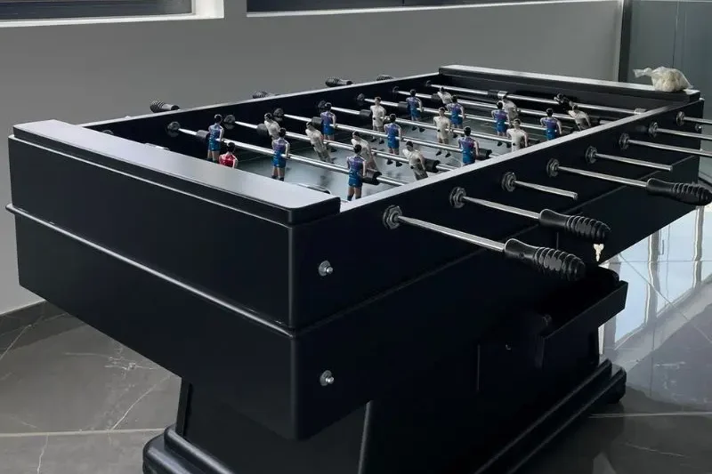 Venta de futbolines de alta gama personalizables con logo para oficinas.